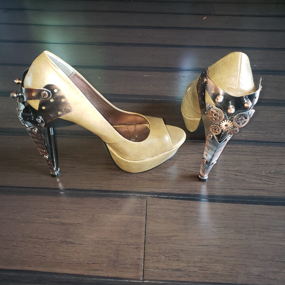 Shoes - Picture 2 of 3